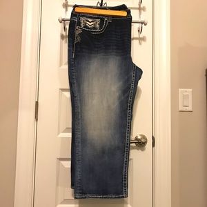 Vigoss blinged out 6 pocket dark denim wash Chelsea capri (size 24)